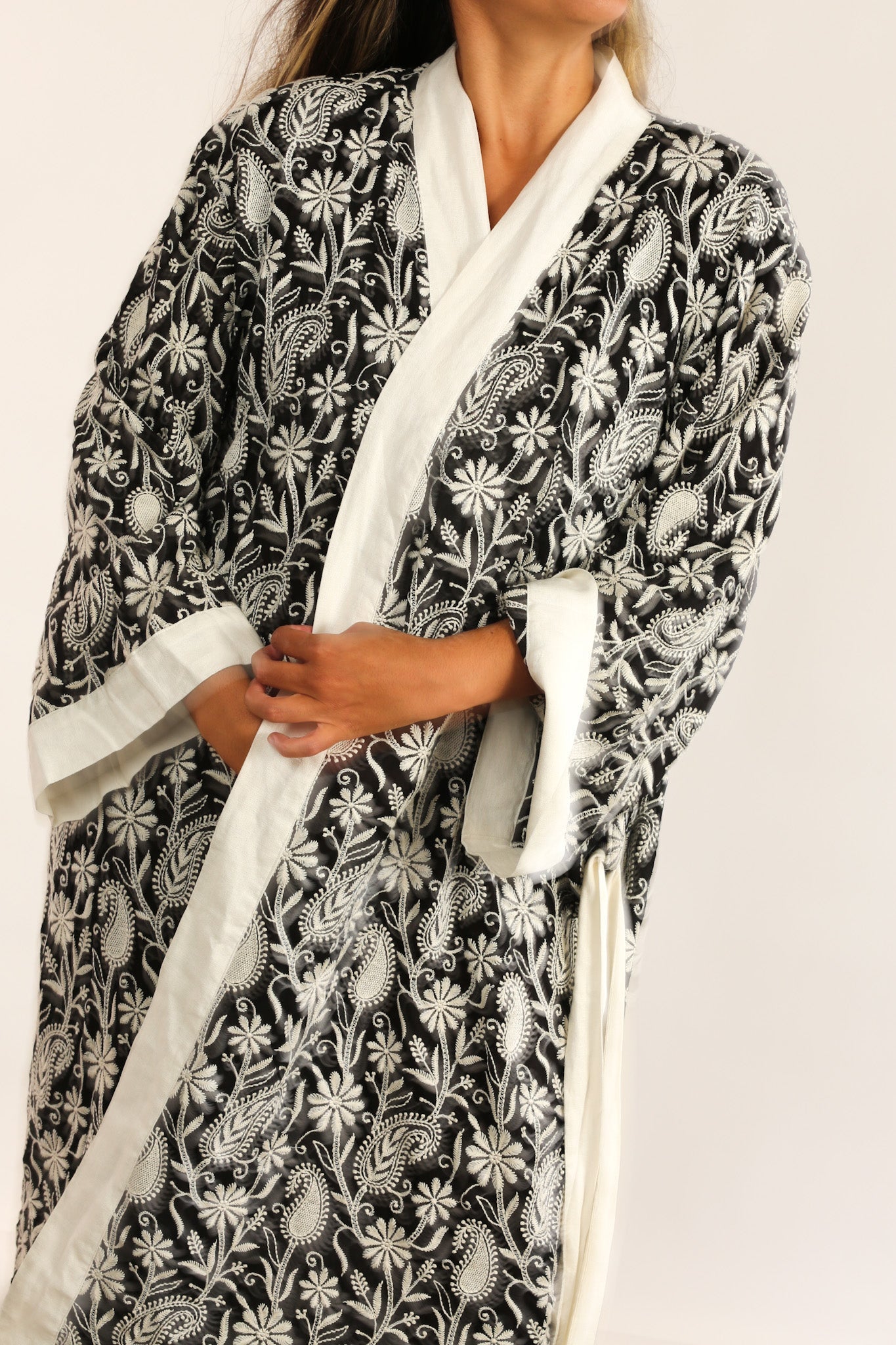 SILK COTTON EMBROIDERED PAISLEY DESIGN KIMONO ALEC