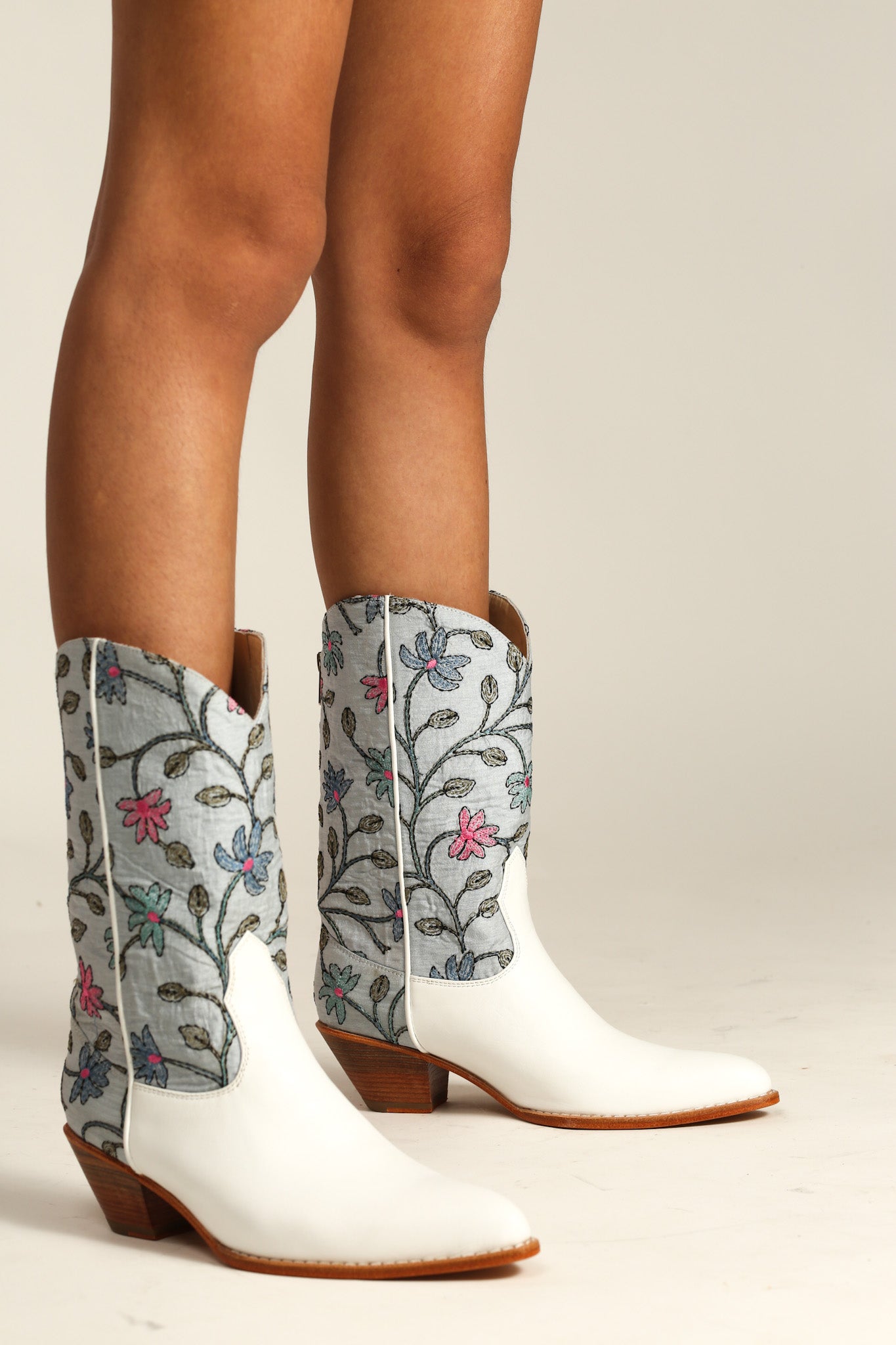 WHITE LIGHT BLUE EMBROIDERED BOOTS LISA