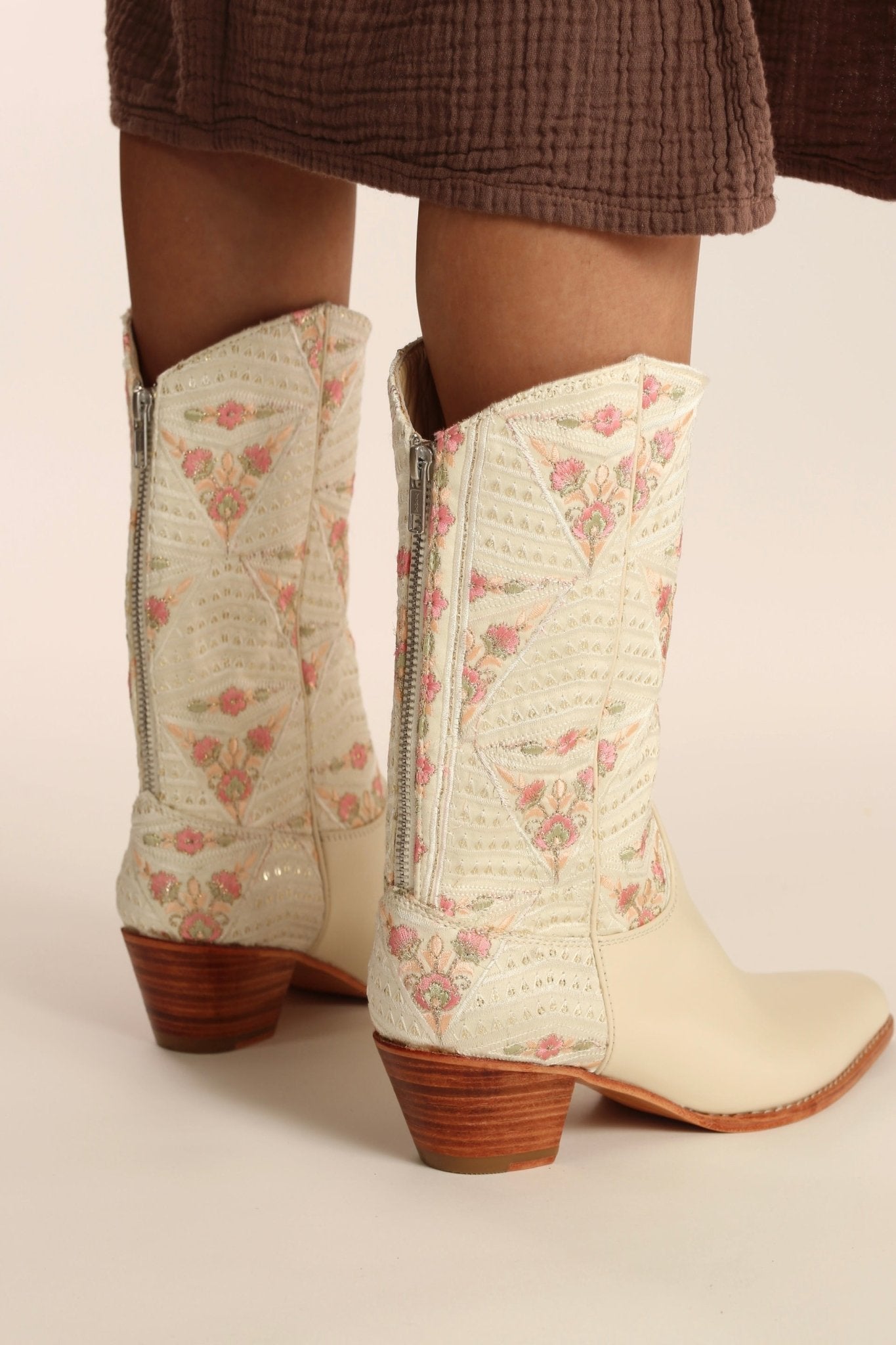 IVORY PINK FLOWER WESTERN BOOTS OHLOLITA