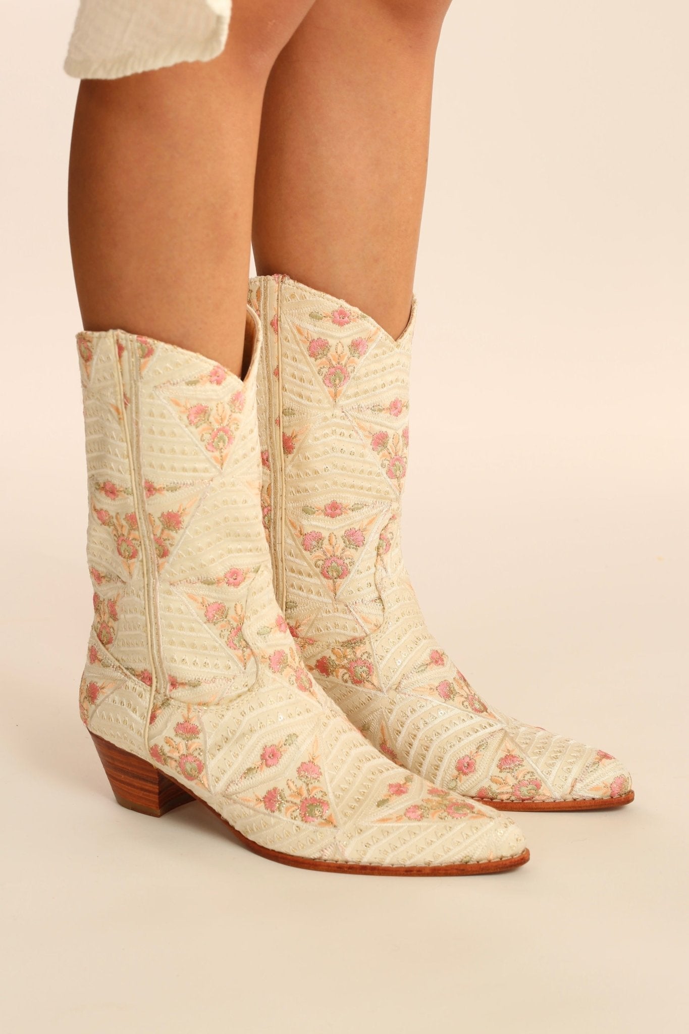 IVORY PINK FLOWER SILK WESTERN BOOTS DEKOTA