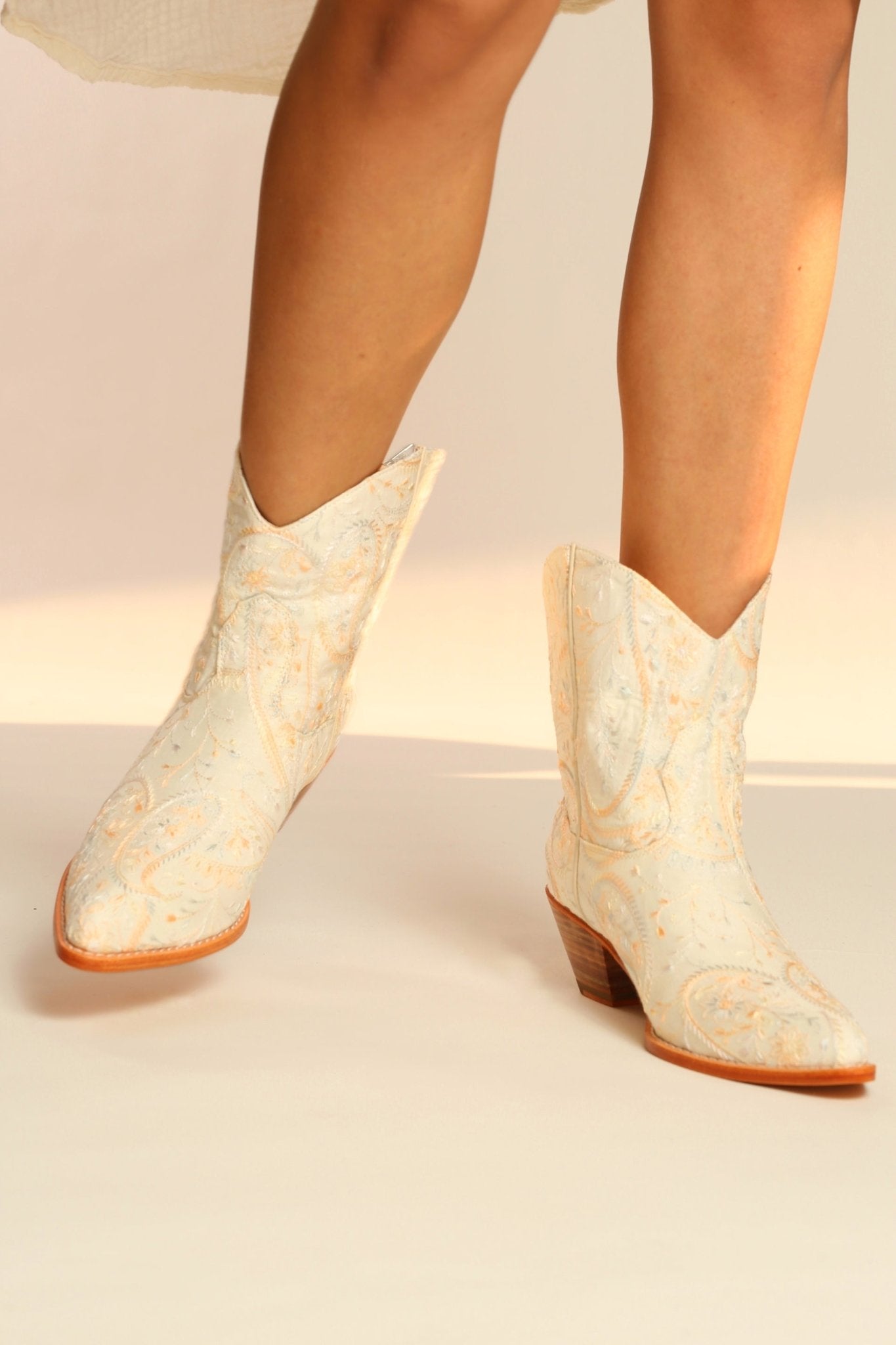 IVORY EMBROIDERED SILK SHORT WESTERN BOOTS FELO