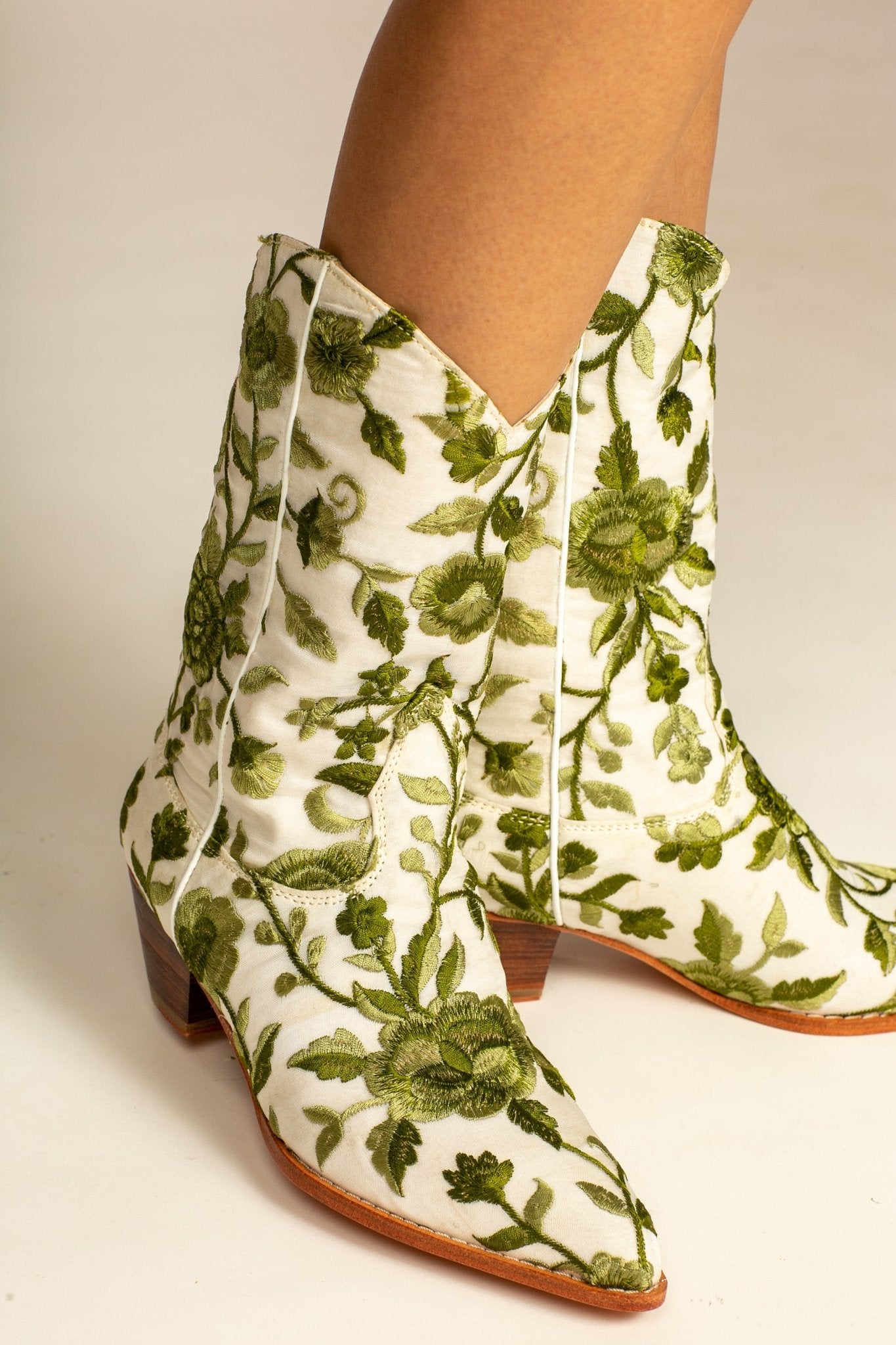 NATURE LOVE EMBROIDERED WESTERN BOOTS