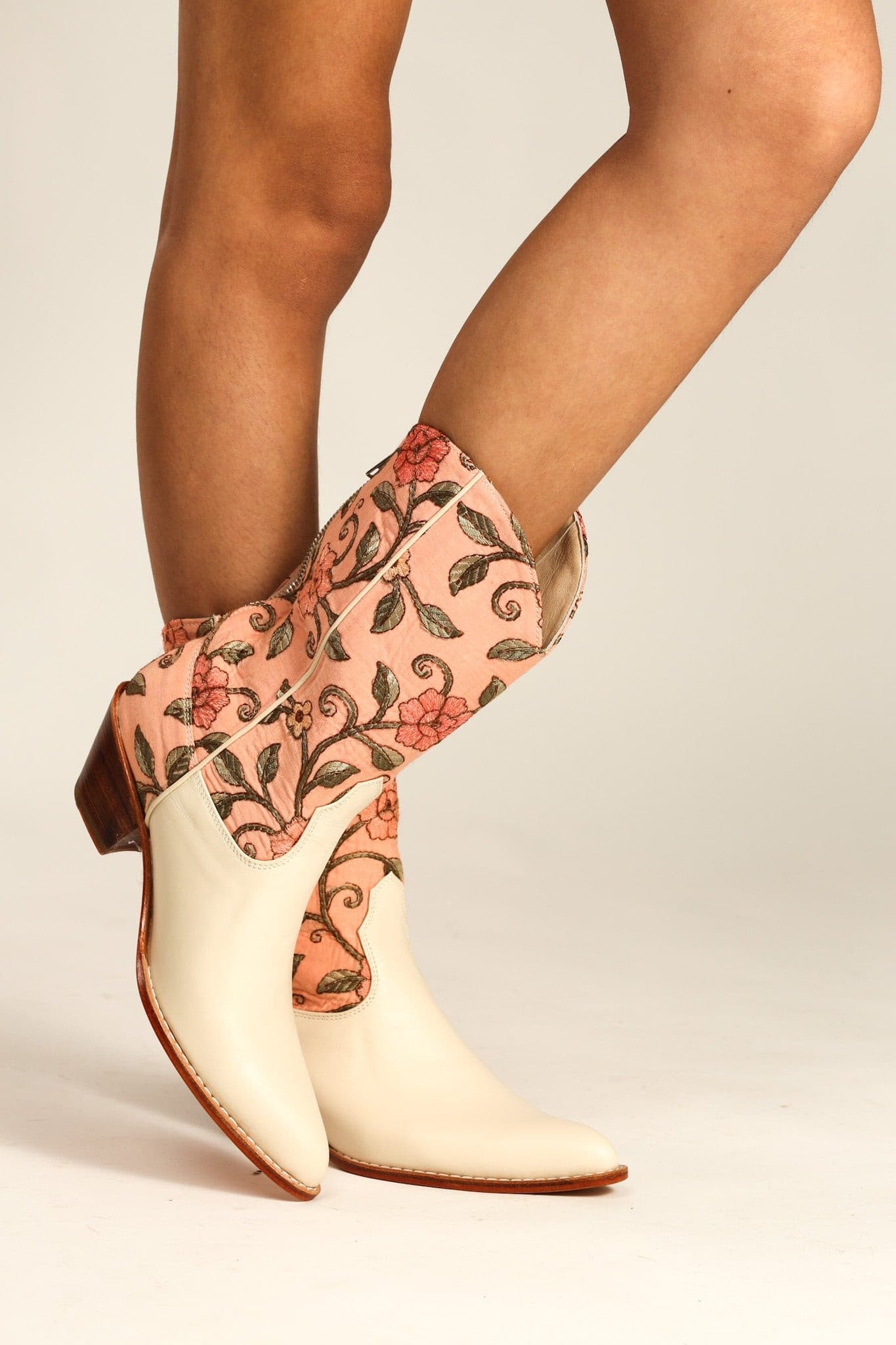 EMBROIDERED BOOTS LOLA