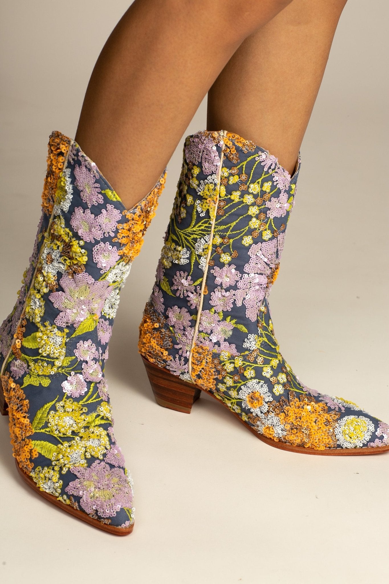 LAVENDER EMBROIDERED FLOWER SEQUIN WESTERN BOOTS