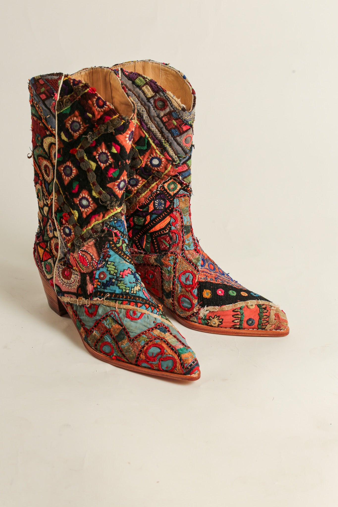 EMBROIDERED WESTERN BOOTS SALMA
