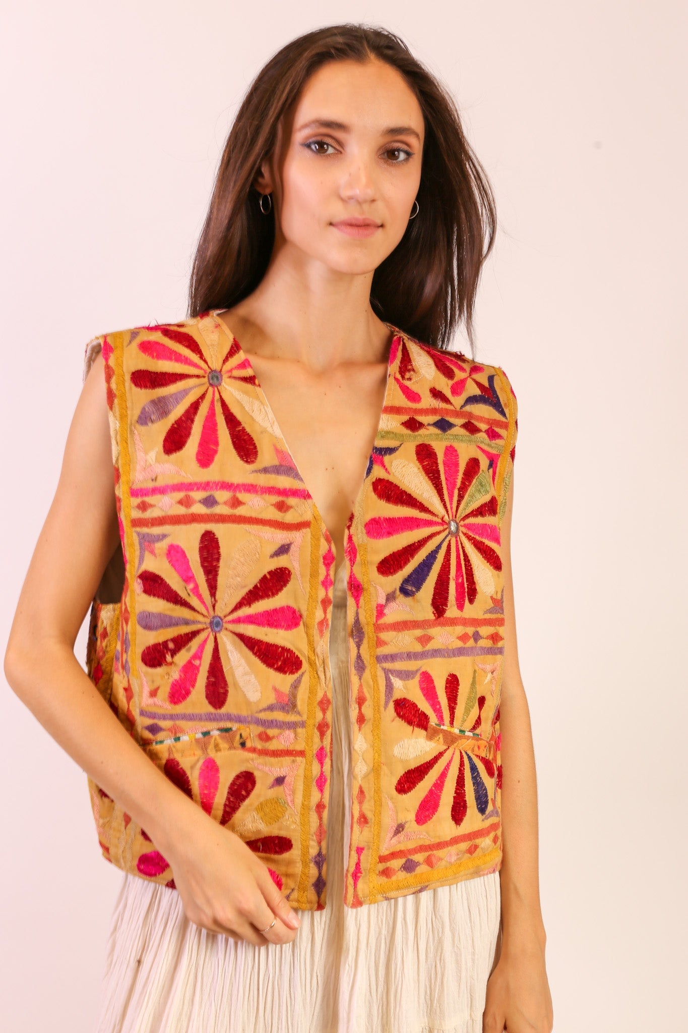 VINTAGE EMBROIDERED VEST LAHLO